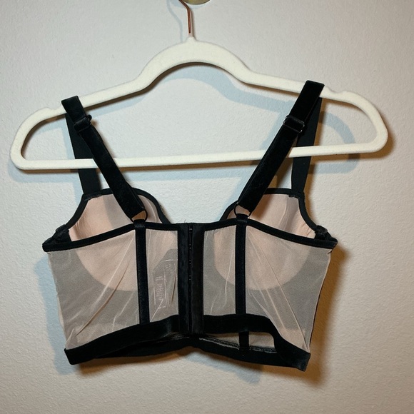 Victoria’s Secret Velvet Flower 36B Bra - Picture 3 of 15